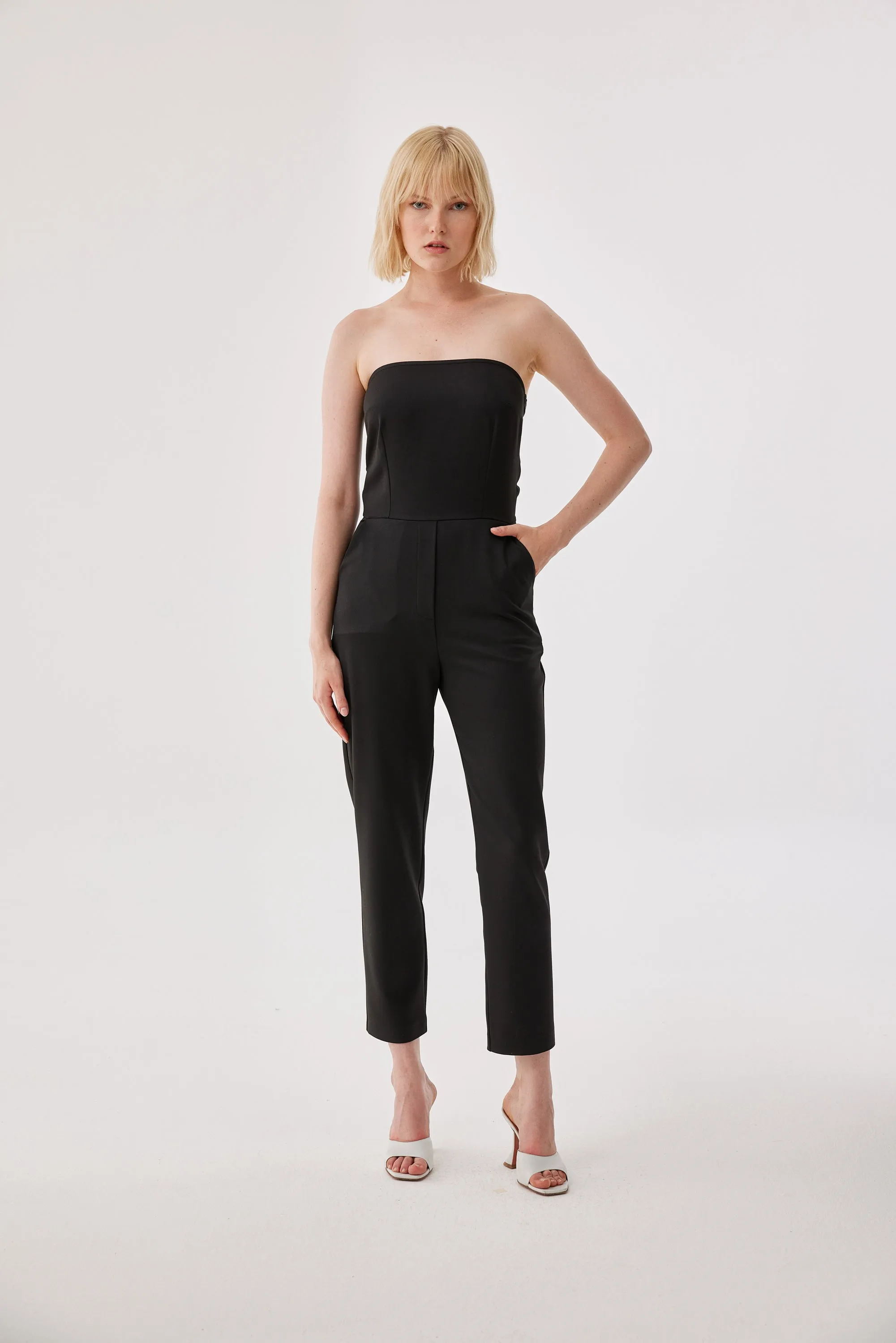 BLACK STRAPLESS FITTED JUMPSUIT