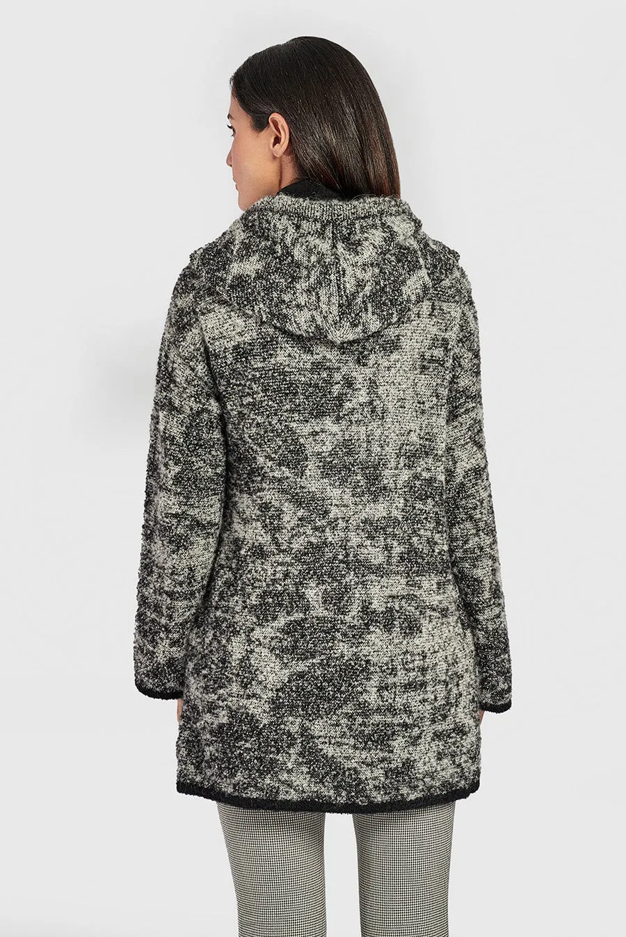 Wild Cardigan Alpaca Color B&W